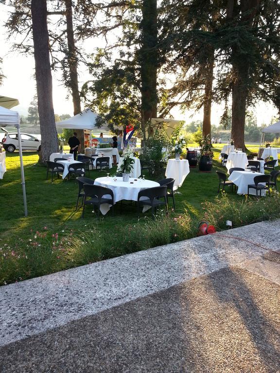 Отель Camping Parc Du Chateau D'Allot Боэ Экстерьер фото