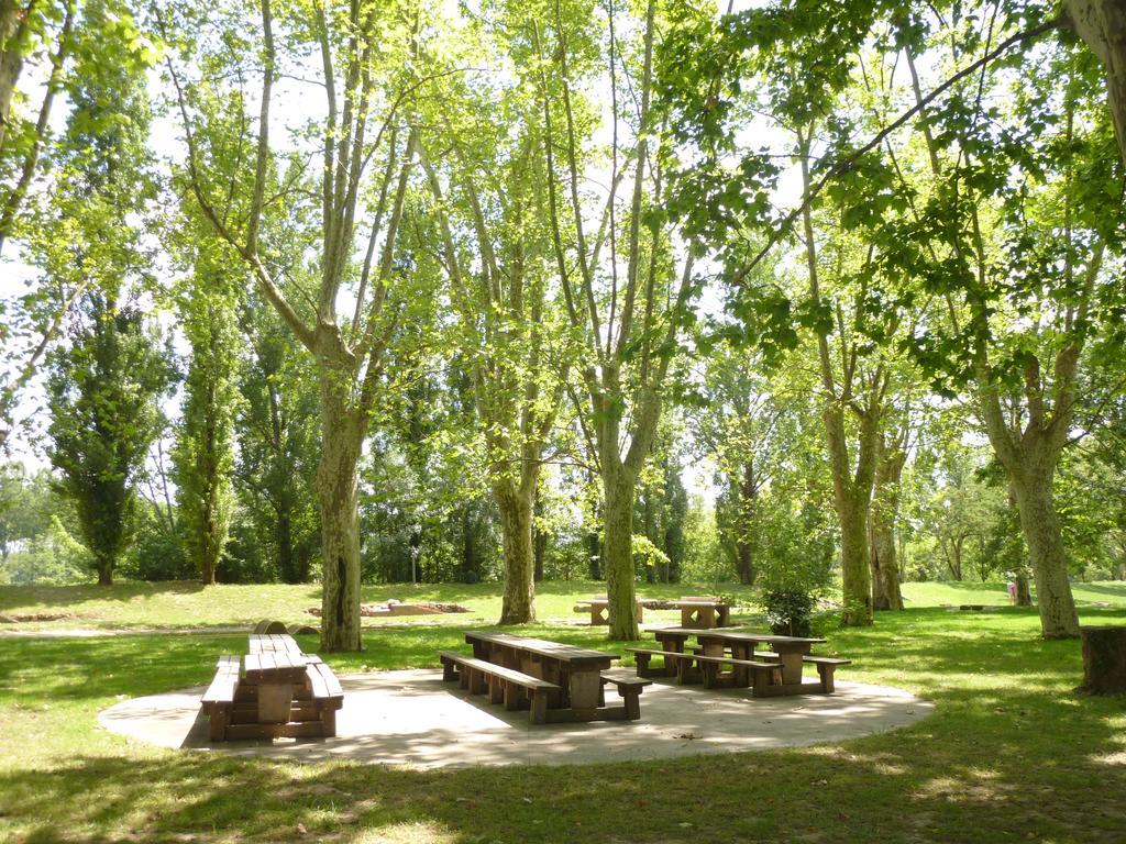 Отель Camping Parc Du Chateau D'Allot Боэ Экстерьер фото